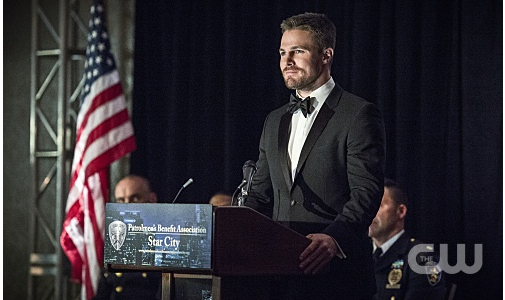 Arrow -- "Brotherhood" -- Image AR407B_120b.jpg -- Pictured: Stephen Amell as Oliver Queen -- Photo: Cate Cameron/The CW -- © 2015 The CW Network, LLC. All Rights Reserved.