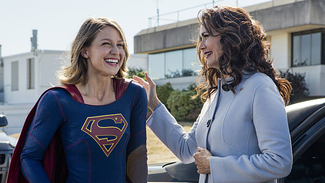 supergirl-welcome-to-earth-image-1
